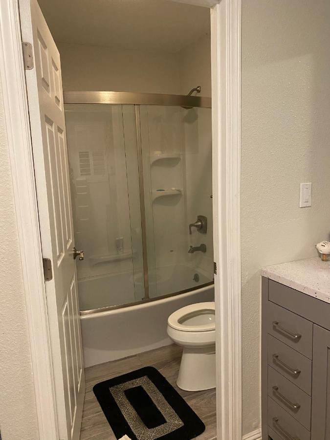 Private La Bedroom W Private Half-Bathroom - Ac - Wifi - Private Fridge -Smart Tv Лос-Анджелес Экстерьер фото